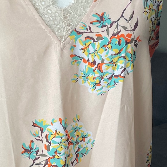 Women's V-Neck Floral Sleeveless Blouse with Lace Trim - Floral Apricot - Picture 9 of 10